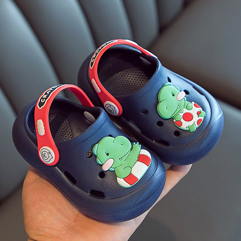 Laste kummikroksid kirjade ja aplikatsiooniga