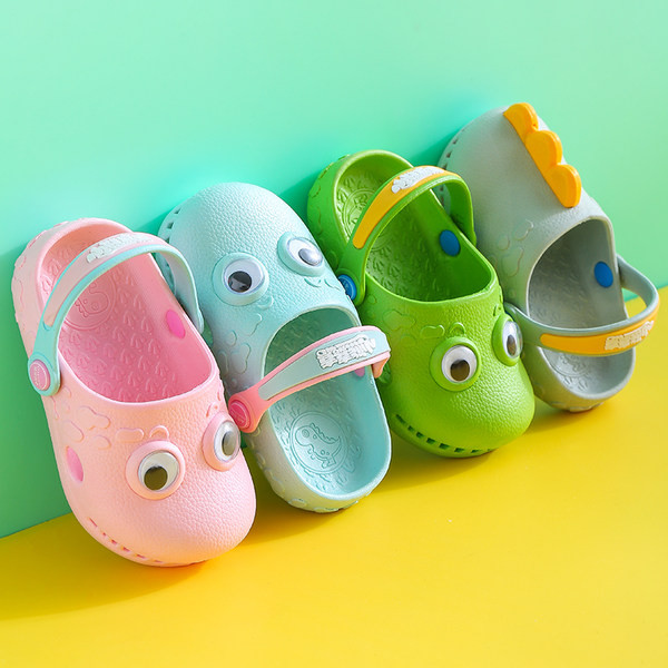 Гумени детски чехли с равна подметка и 3D елементи