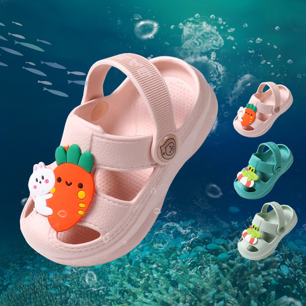 Детски гумени сандали с апликация и изрязани части