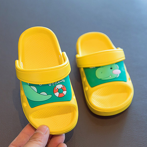 Ежедневни чехли с апликация и равна подметка-за момчета