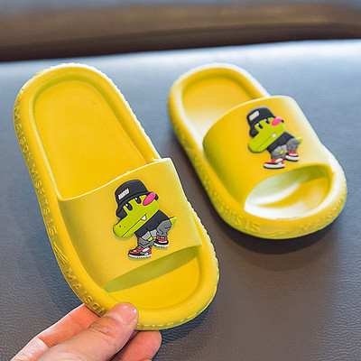 Színes krokodil rátéttel ellátott gyerekpapucs