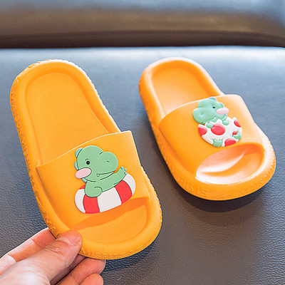 Színes krokodil rátéttel ellátott gyerekpapucs