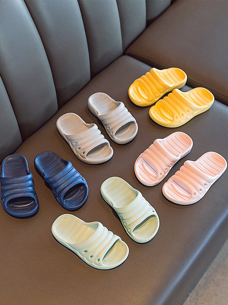 Летни гумени чехли изчистен модел