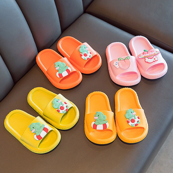 Летни гумени чехли с цветна апликация