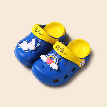 Παιδικά καουτσούκ παπούτσια με επιγραφή και εφαρμογή χρώματος