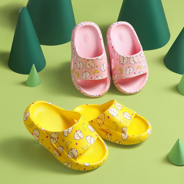 Детски гумени чехли с апликация в четири цвята