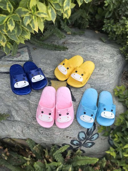 Dječje gumene papuče s ravnim potplatom i 3D elementom za djevojčice i dječake