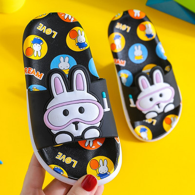 Gyermek papucs applikációkkal és 3D elemekkel