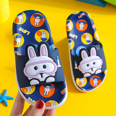 Gyermek papucs applikációkkal és 3D elemekkel