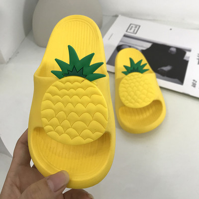Szilikon gyerekpapucs 3D elemmel és lapos talppal