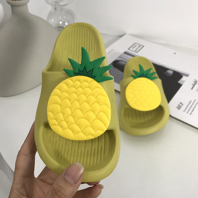 Szilikon gyerekpapucs 3D elemmel és lapos talppal