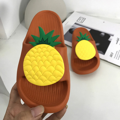 Szilikon gyerekpapucs 3D elemmel és lapos talppal