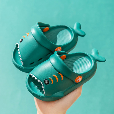 3D elemekkel ellátott gyerekpapucs strandoláshoz