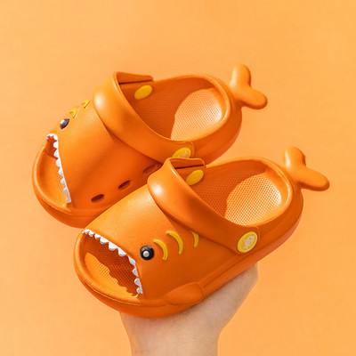 3D elemekkel ellátott gyerekpapucs strandoláshoz