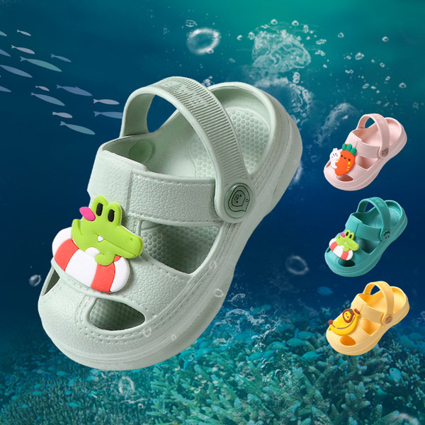 Детски гумени чехли със изрязани части