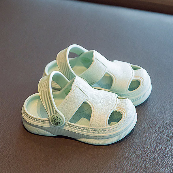 Детски гумени чехли с изрязани части