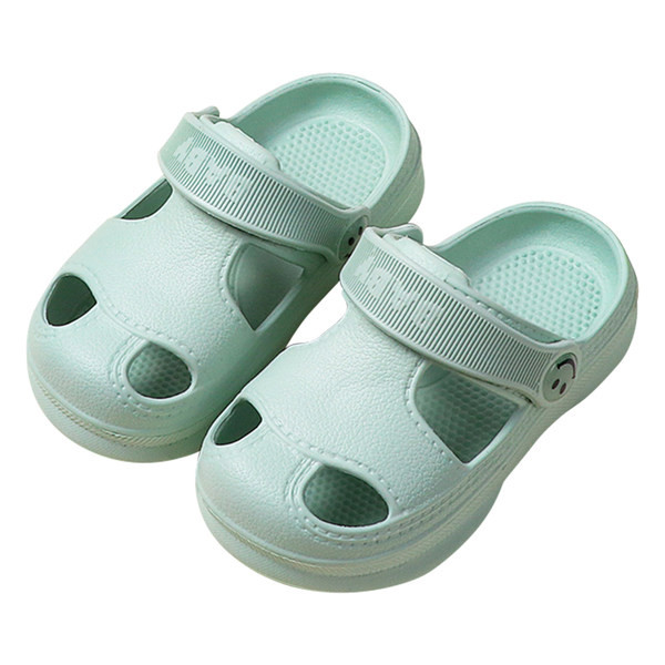 Детски гумени чехли с изрязани части