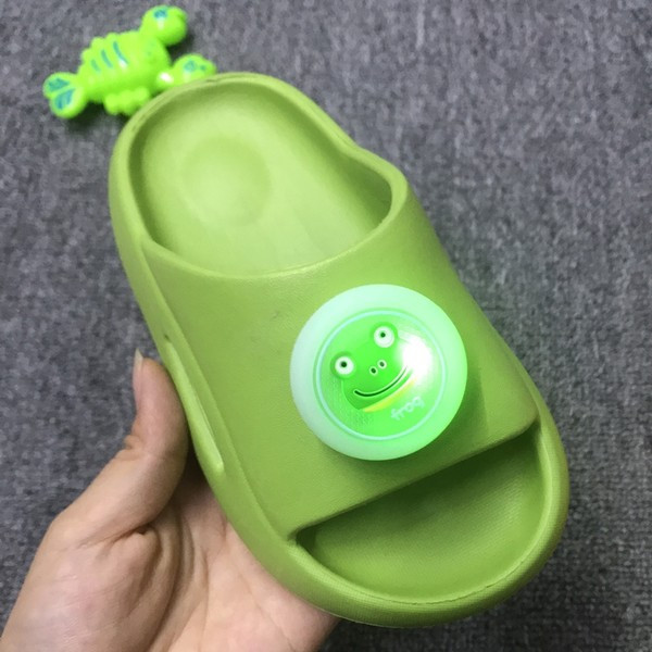 Детски светещи чехли с равна подметка за момичета и момчета