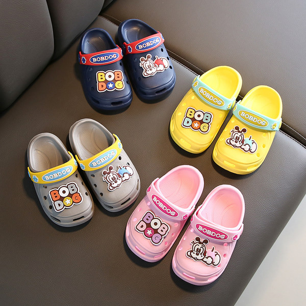 Детски гумени чехли с надписи и апликация в няколко цвята