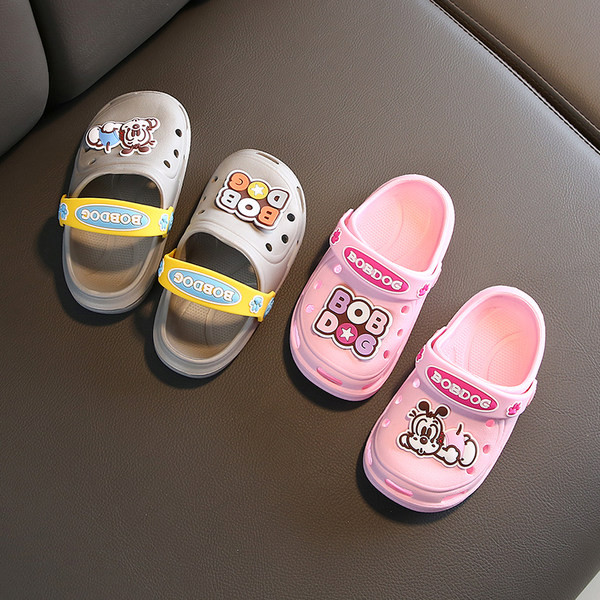 Детски гумени чехли с надписи и апликация в няколко цвята