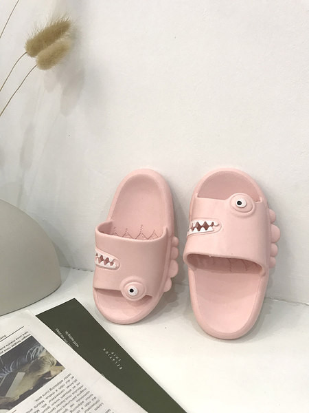 Гумени детски чехли с 3D елемент и равна подметка