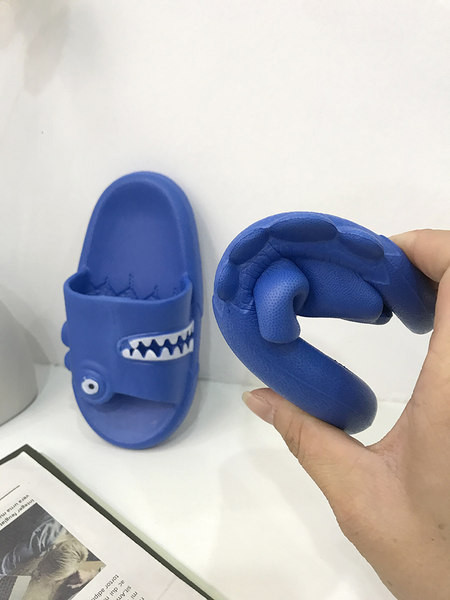 Гумени детски чехли с 3D елемент и равна подметка