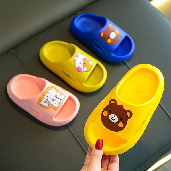 Ležerne dječje gumene papuče za dječake s aplikacijom
