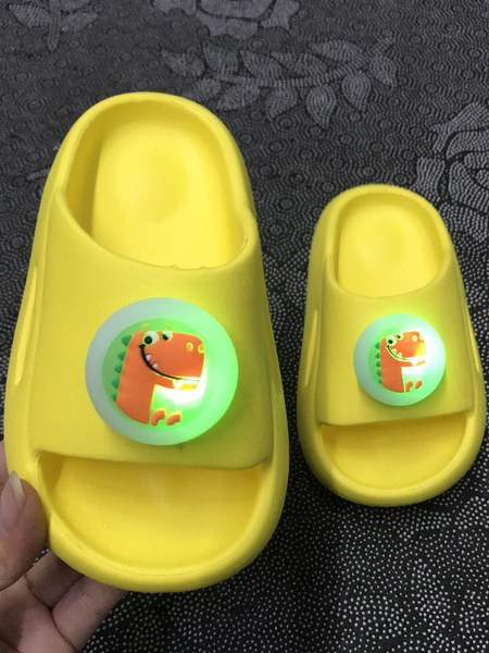 Детски ежедневни чехли с апликация в три цвята