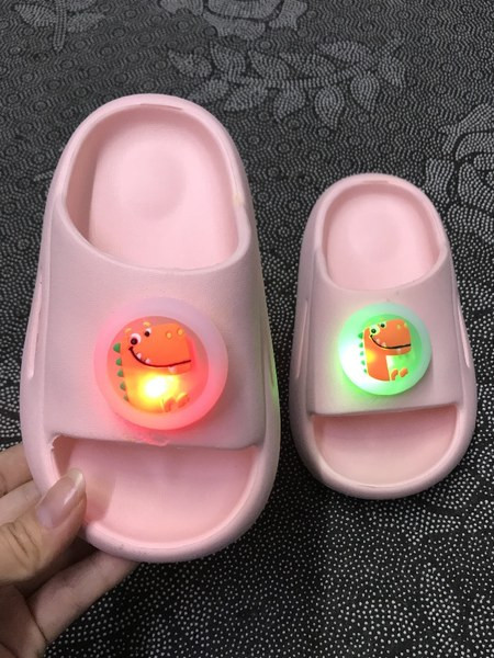 Детски ежедневни чехли с апликация в три цвята