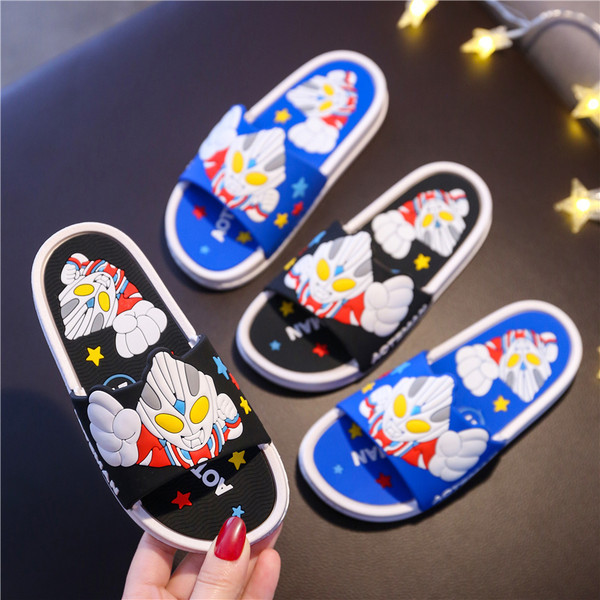 Детски чехли за момчета с цветна апликация в два цвята