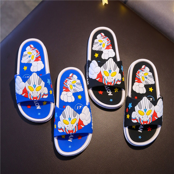 Детски чехли за момчета с цветна апликация в два цвята