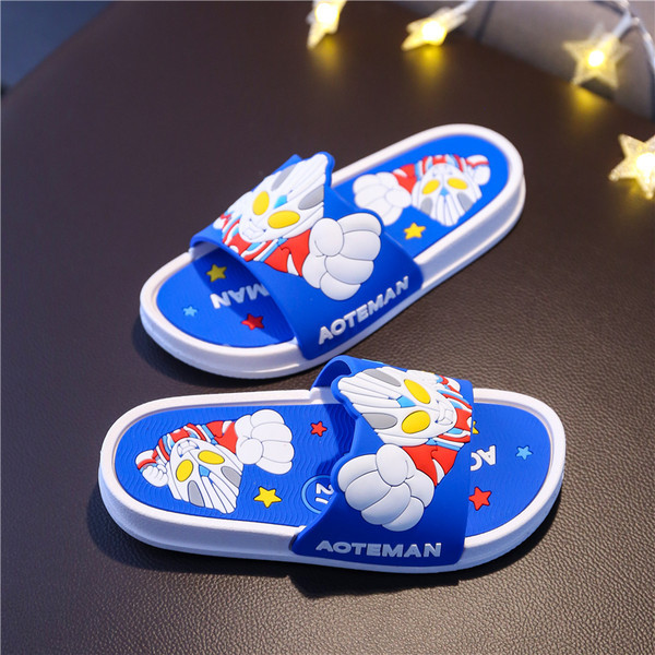 Детски чехли за момчета с цветна апликация в два цвята