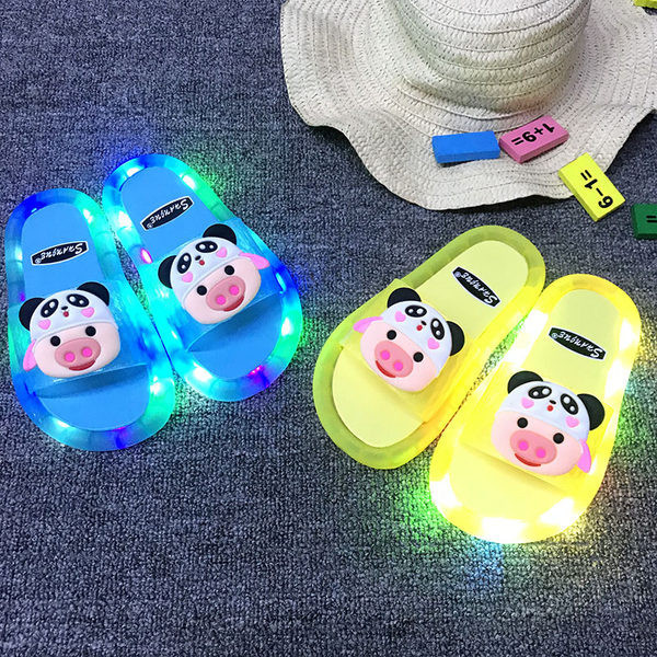 Детски ежедневни светещи чехли с 3D елемент 