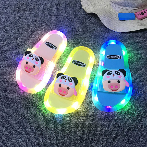 Детски ежедневни светещи чехли с 3D елемент 