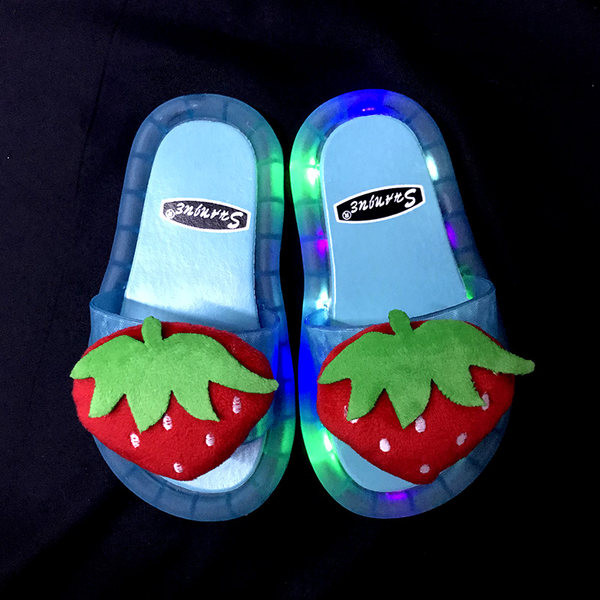 Детски светещи чехли с 3D елемент за момичета и момчета