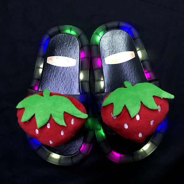 Детски светещи чехли с 3D елемент за момичета и момчета