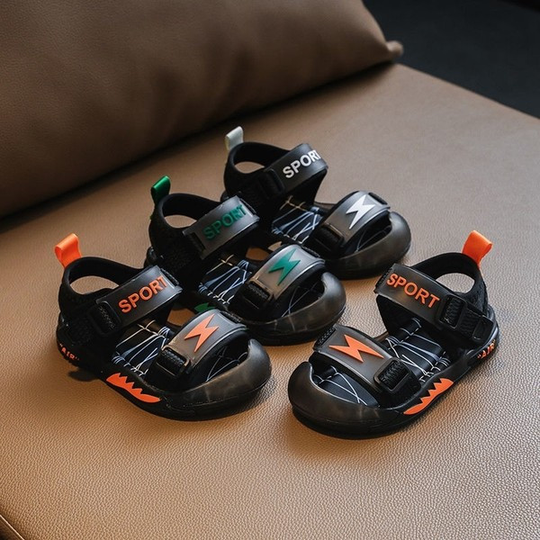 Детски ежедневни сандали с надпис и равна подметка