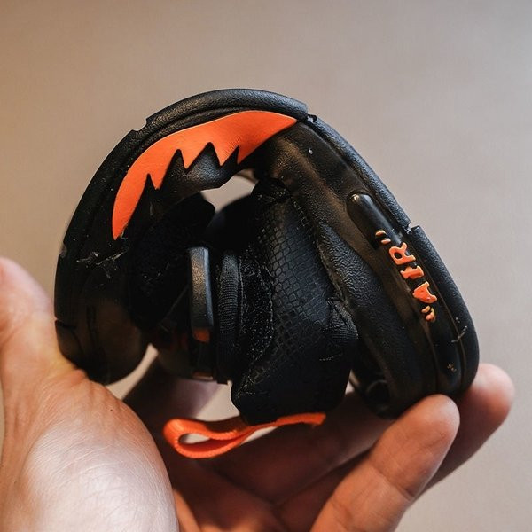 Детски ежедневни сандали с надпис и равна подметка