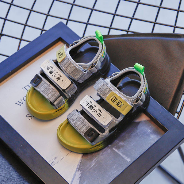 Детски сандали с равна  подметка и лепенки