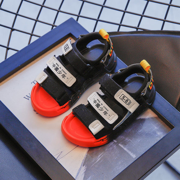 Детски сандали с равна  подметка и лепенки