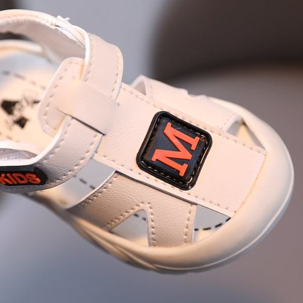 Детски светещи сандали от еко кожа с лепенки