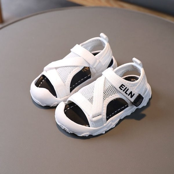 Детски сандали с надпис и мрежа в бял и черен цвят 