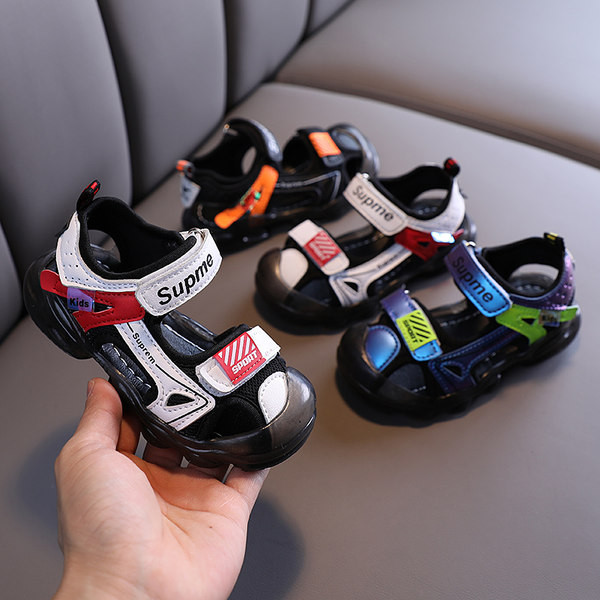 Dječje sandale od eko kože sa natpisima i čičkom