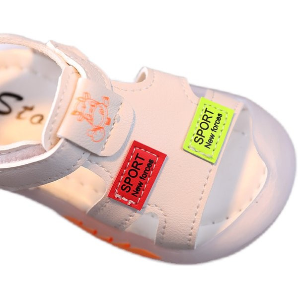 Kožne dječje sandale sa grbovima i naljepnicama