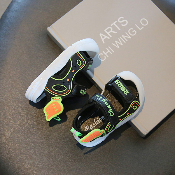 Детски сандали  с 3D елемент и равна подметка 