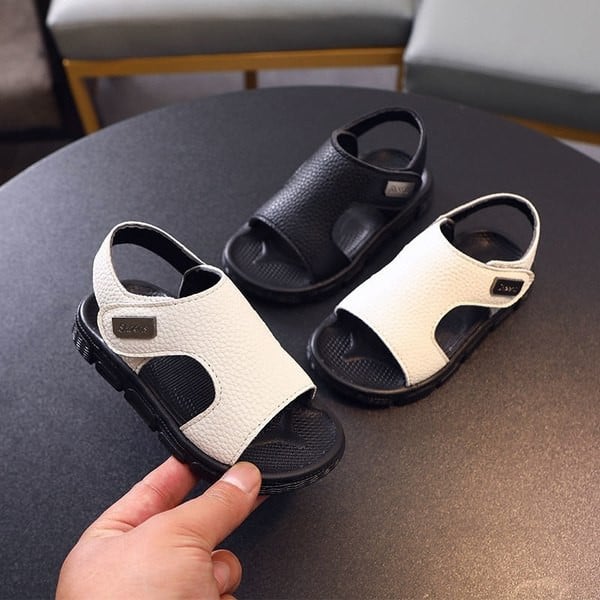 Kunstnahast ja lameda tallaga laste sandaalid