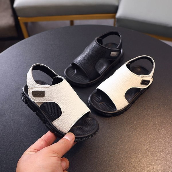 Kunstnahast ja lameda tallaga laste sandaalid