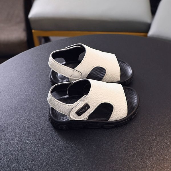 Kunstnahast ja lameda tallaga laste sandaalid