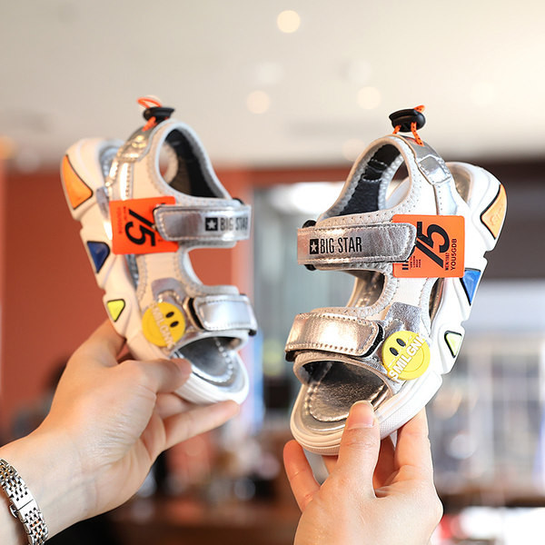 Детски ежедневни сандали с лепенки и апликация в три цвята