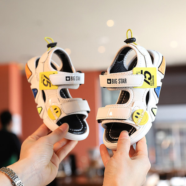 Детски ежедневни сандали с лепенки и апликация в три цвята